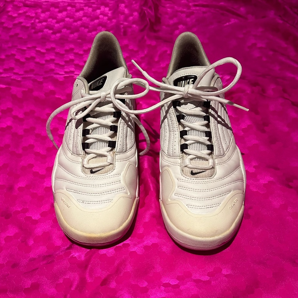 Nike Zoom Air Vintage Drag-On Men’s Tennis Shoe Size 11. Worn once.